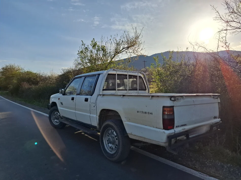 Korce, shes Pick-Up Mitsubishi L200 Nafte, e bardhë manuale