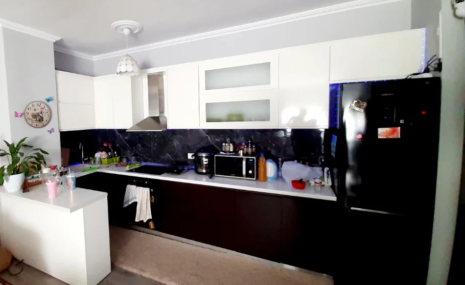 Tirane, shitet apartament 2+1+Ballkon Kati 4, 100 m² 160.000 € (Rruga Rexhep Bastar)