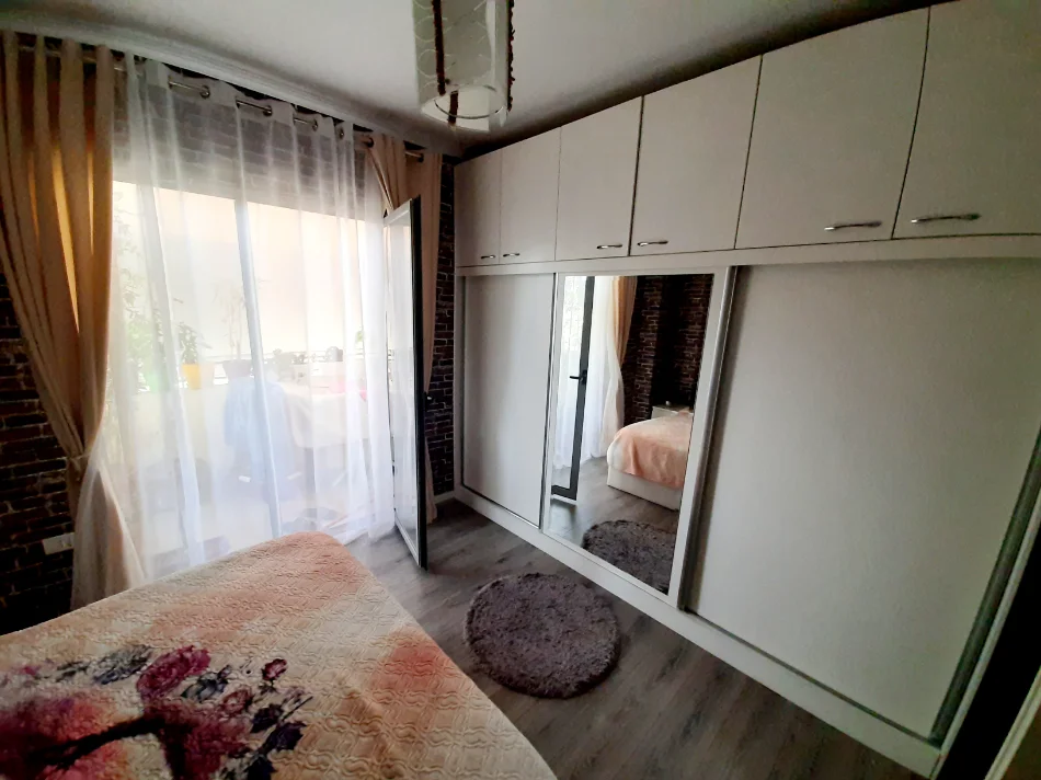Tirane, shitet apartament 2+1+Ballkon Kati 4, 100 m² 160.000 € (Rruga Rexhep Bastar)