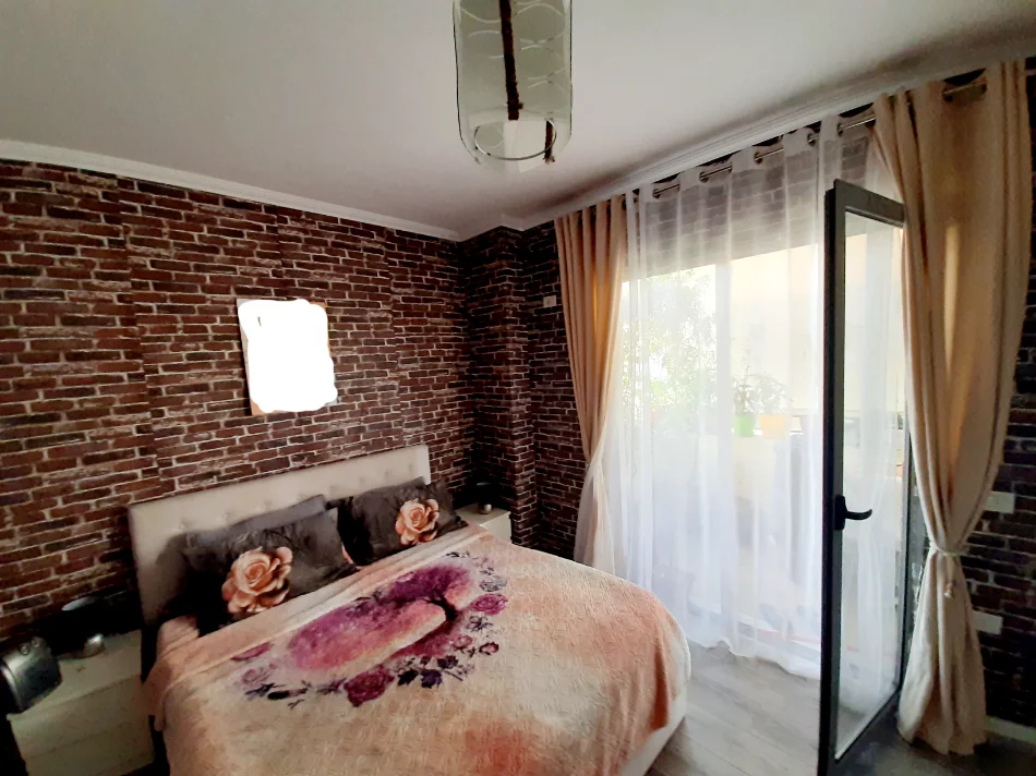 Tirane, shitet apartament 2+1+Ballkon Kati 4, 100 m² 160.000 € (Rruga Rexhep Bastar)