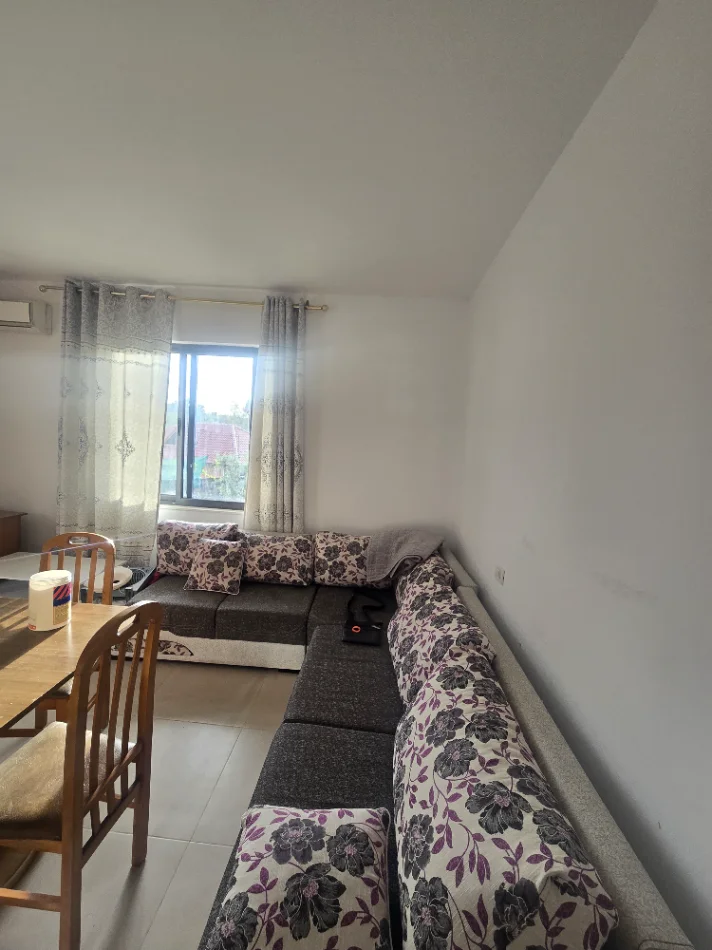 Tirane, jepet me qera Vile 1+1+Ballkon Kati 1, 70 m² 420 € (Rruga 3 vellezrit kondi)