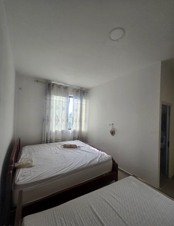 Tirane, jepet me qera Vile 1+1+Ballkon Kati 1, 70 m² 420 € (Rruga 3 vellezrit kondi)
