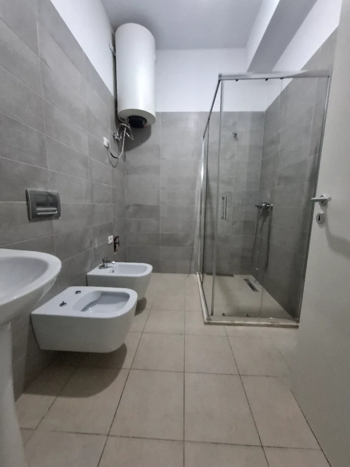 Tirane, jepet me qera apartament 2+1 Kati 3, 105 m² 330 € (Ali Dem, kompleksi Mangalem 21)