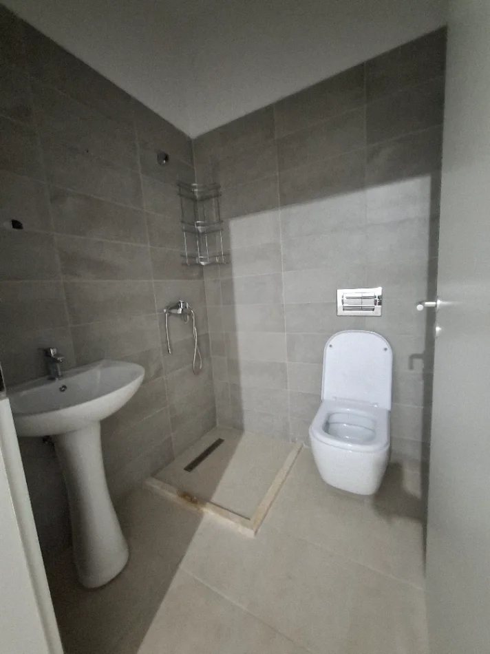 Tirane, jepet me qera apartament 2+1 Kati 3, 105 m² 330 € (Ali Dem, kompleksi Mangalem 21)