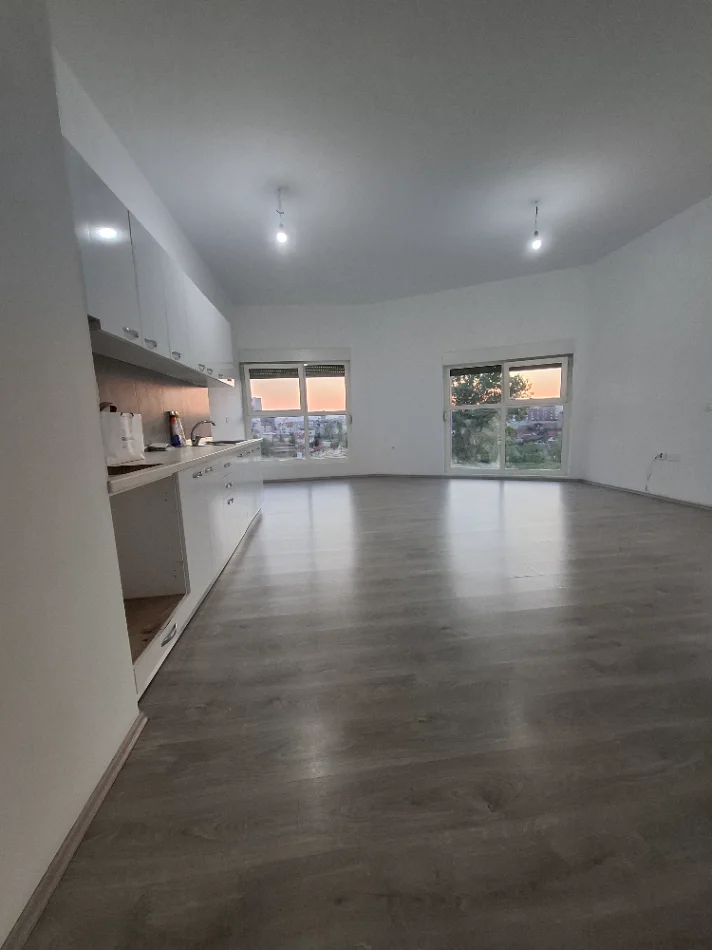 Tirane, jepet me qera apartament 2+1 Kati 3, 105 m² 330 € (Ali Dem, kompleksi Mangalem 21)