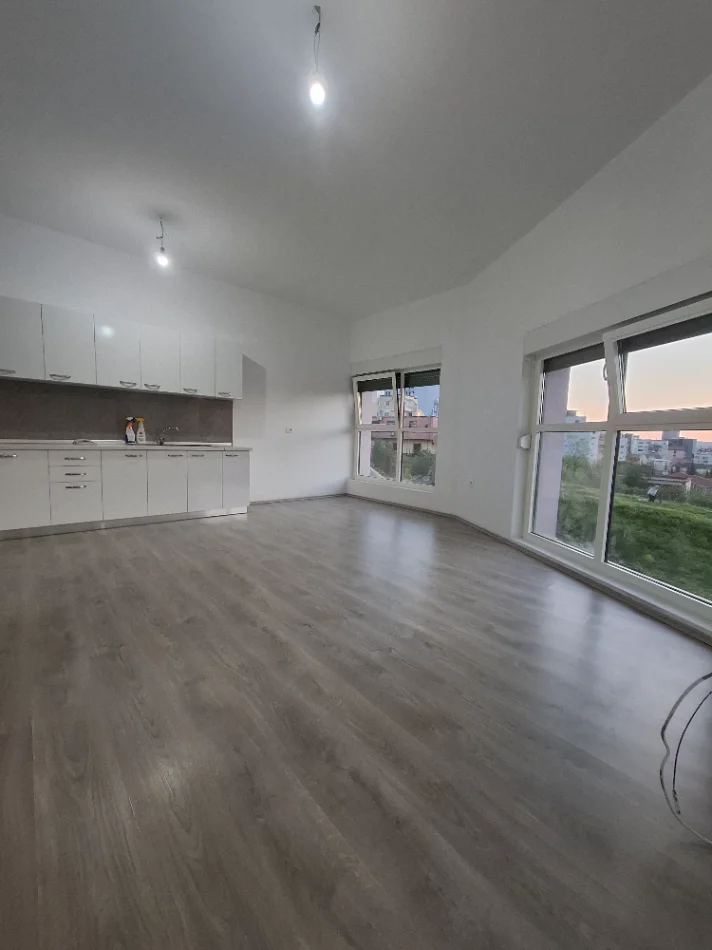 Tirane, jepet me qera apartament 2+1 Kati 3, 105 m² 330 € (Ali Dem, kompleksi Mangalem 21)