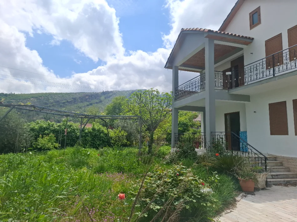 Gjirokaster, shitet Vile 3+1+Ballkon Kati 2, 160 m² 110.000 € 