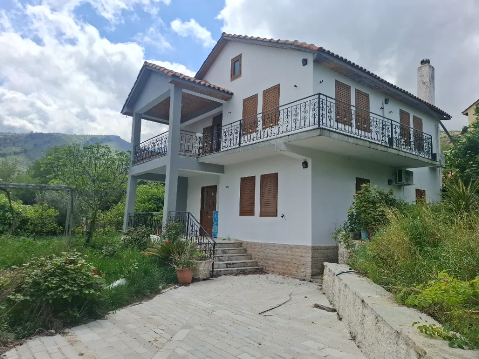Gjirokaster, shitet Vile 3+1+Ballkon Kati 2, 160 m² 110.000 € 