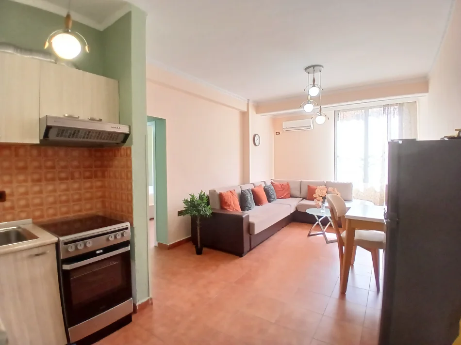 Tirane, jepet me qera apartament 1+1+Ballkon Kati 2, 60 m² 500 € (Selvia)