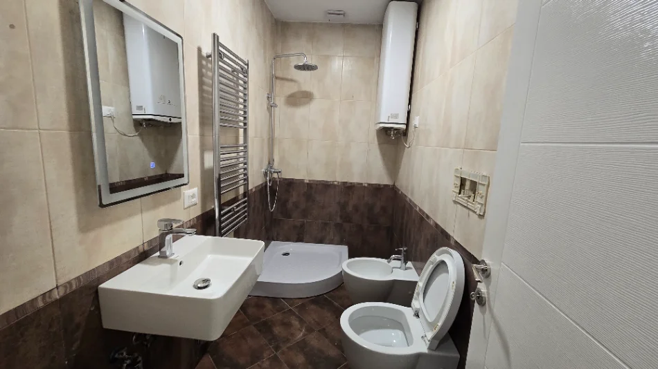 Tirane, shitet apartament 1+1 Kati 3, 48 m² 129.000 € (rruga xhanfize keko)