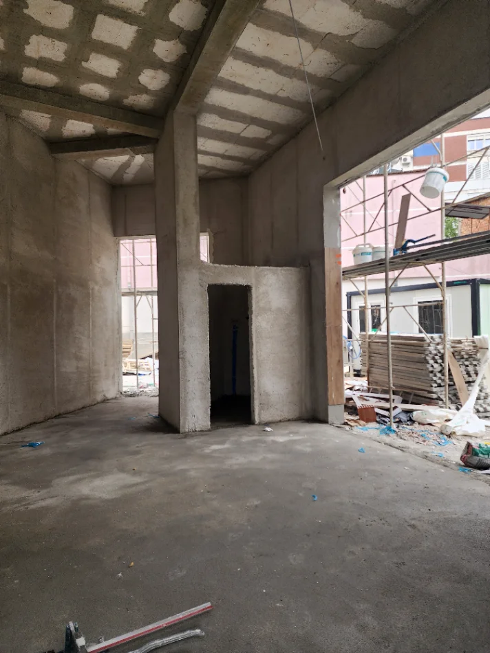 Tirane, shitet dyqan Kati 0, 48 m² 