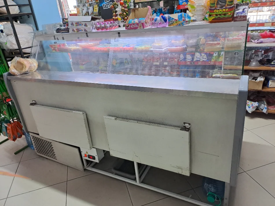 Durres, shes Frigorifer Shitet Frigorifer Banak per Market, Dyqan Mishi, Sallameri, Bulmet etj