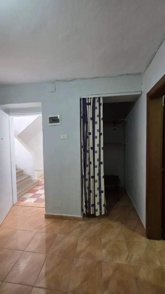 Tirane, jepet me qera apartament 2+1+Ballkon Kati 0, 400 € 