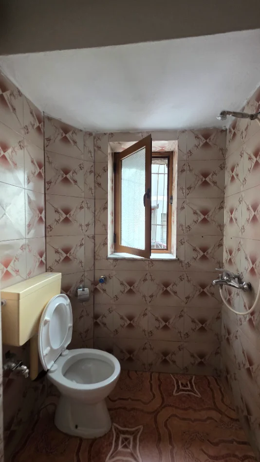 Tirane, jepet me qera apartament 2+1+Ballkon Kati 0, 400 € 