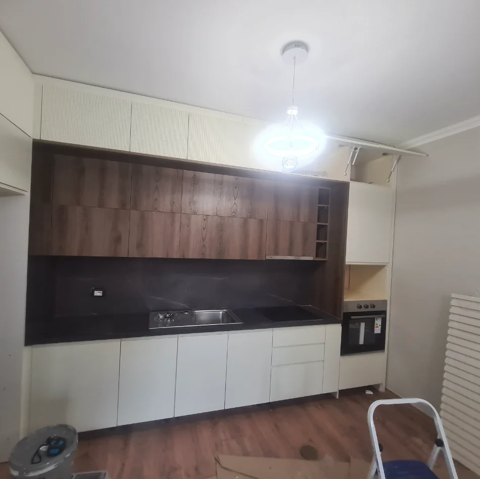 BULEVARDI I RI, jepet 2+1 e mobiluar+post parkimi, 106 m² (REZIDENCA ELBAVO)