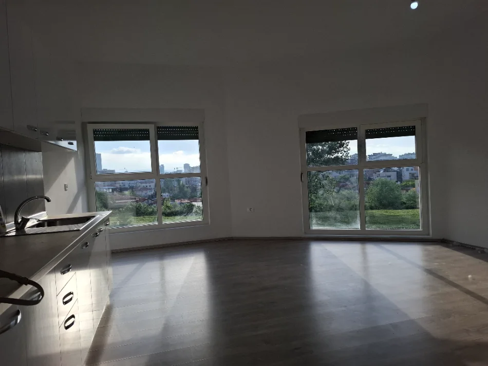 Apartament 2+1+2+Ballkon Per Qera - 105 m² 320 € (ALI DEMI))