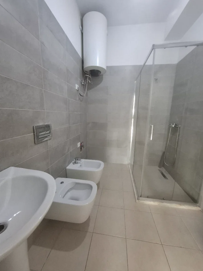 Apartament 2+1+2+Ballkon Per Qera - 105 m² 320 € (ALI DEMI))