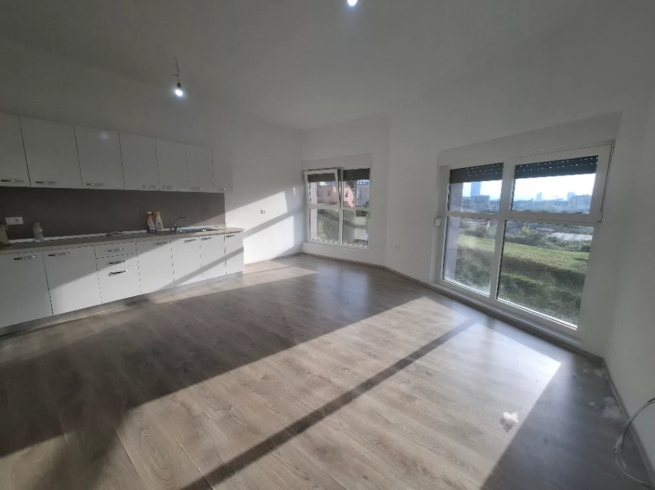 Apartament 2+1+2+Ballkon Per Qera - 105 m² 320 € (ALI DEMI))