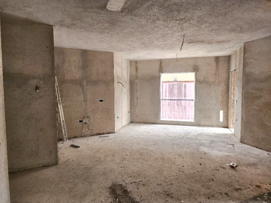 Tirane, shitet apartament 2+1+Aneks+Ballkon Kati 1, 100 m² 