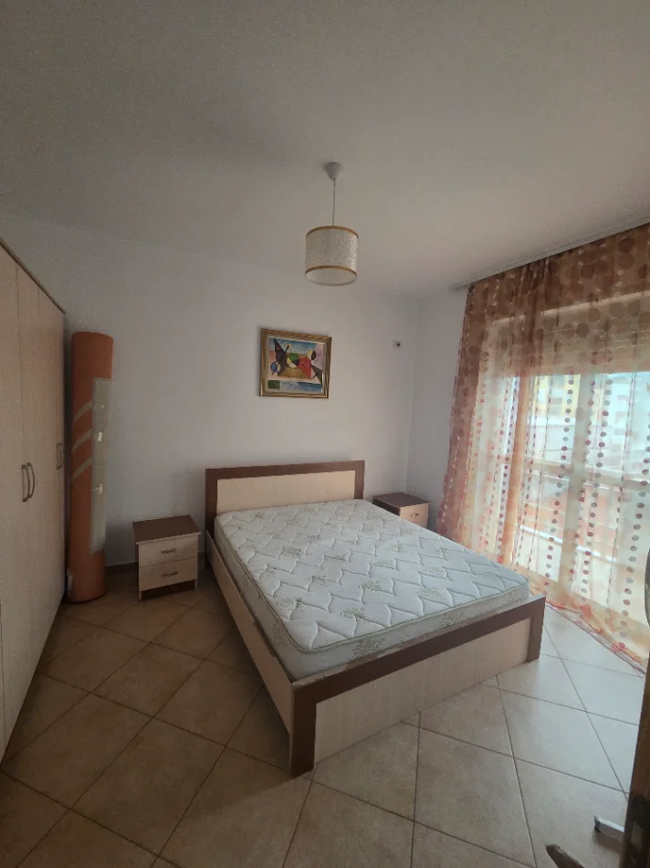 Tirane, jepet me qera 1+1+Ballkon , 71 m² 600 € (Komuna Parisit)