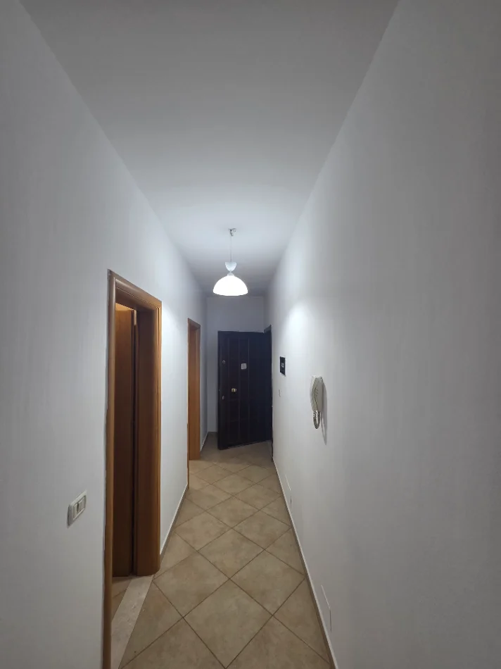 Tirane, jepet me qera 1+1+Ballkon , 71 m² 600 € (Komuna Parisit)