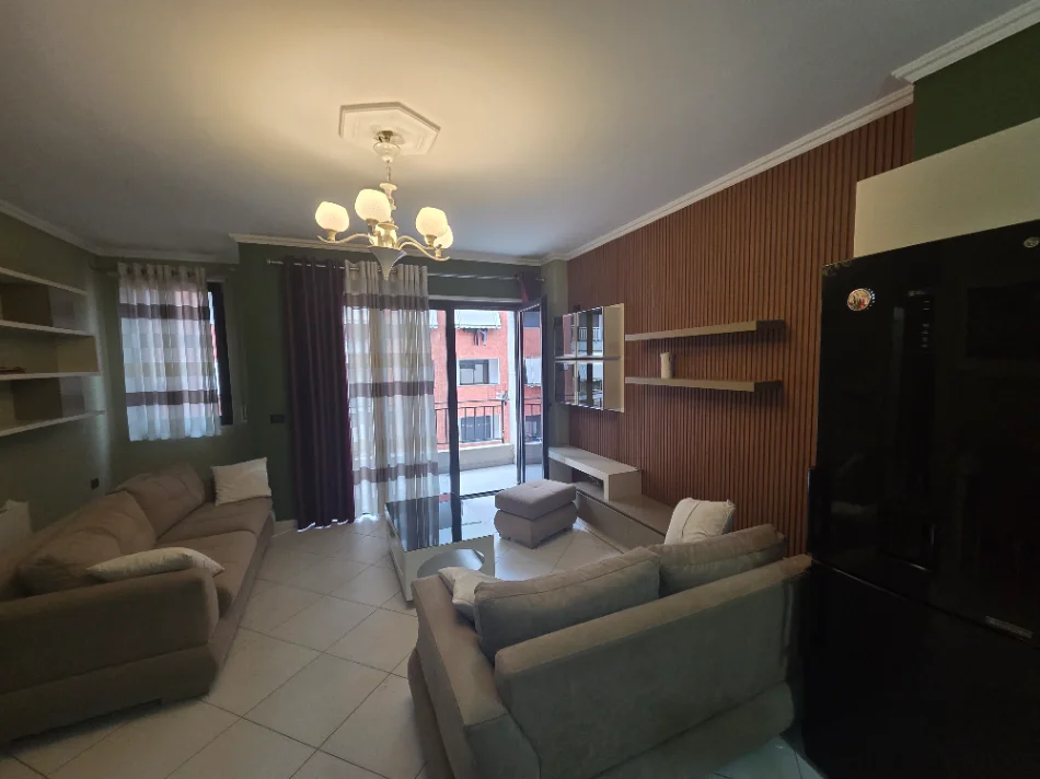 Tirane, shes 3+1+Ballkon , 170.000 €