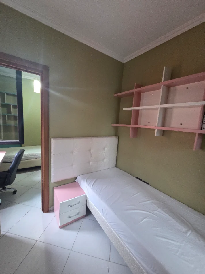 Tirane, shes 3+1+Ballkon , 170.000 €