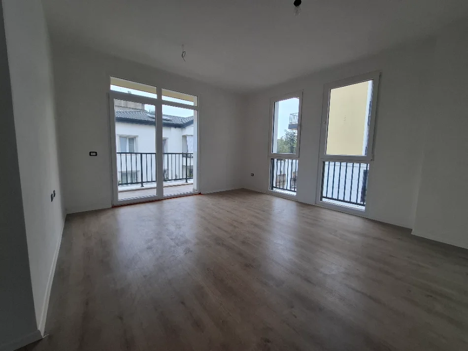 Tirane, shitet apartament 2+1+Ballkon Kati 1, 85 m² (Sauk i Vjeter)