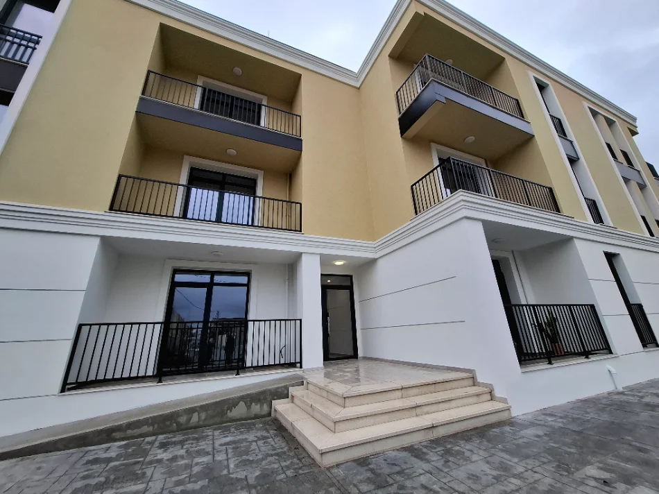 Tirane, shitet apartament 2+1+Ballkon Kati 1, 85 m² (Sauk i Vjeter)