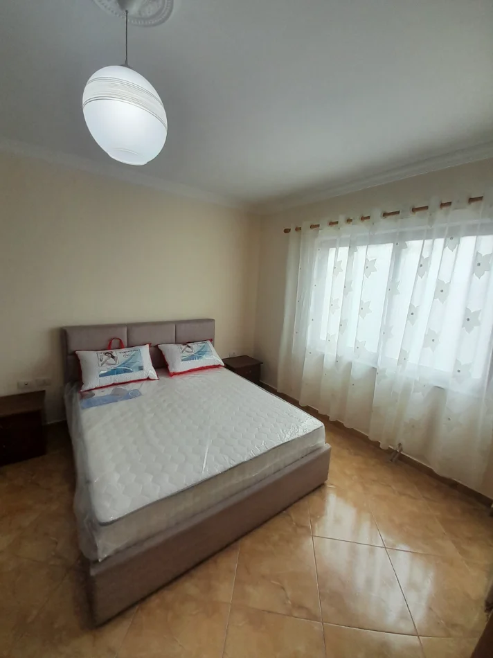 Tirane, jepet me qera Apartament 1+1 ,Kati 4, Cmimi 53.000 Lekë të Reja, Farmacia 10, Rruga Dibrës,  Tiranë.