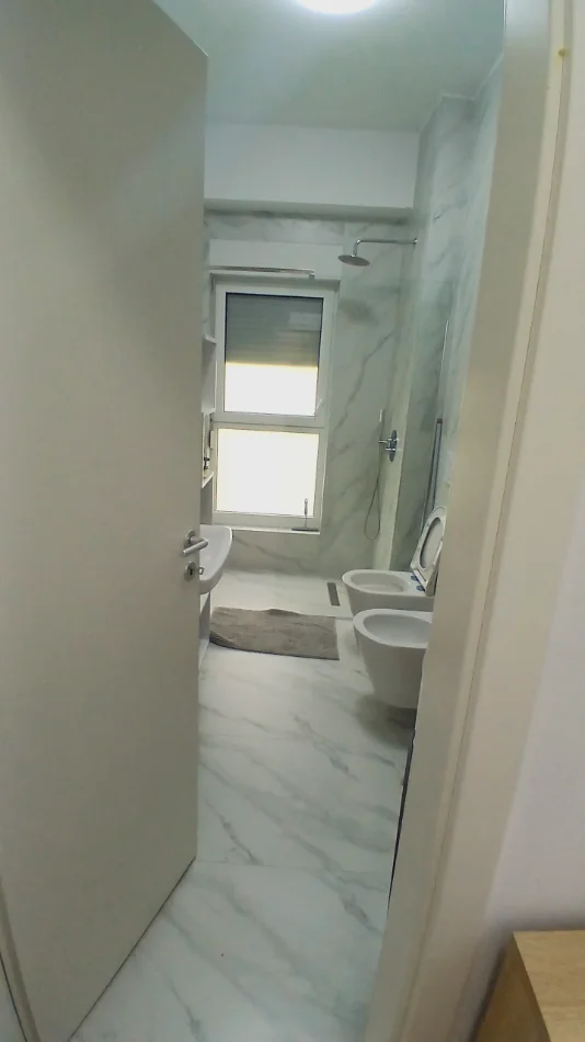 Tirane, jepet me qera apartament 1+1+Ballkon Kati 3, 53 m² 