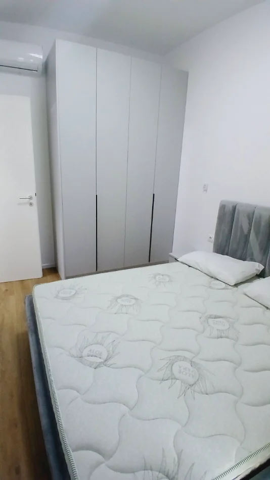 Tirane, jepet me qera apartament 1+1+Ballkon Kati 3, 53 m² 