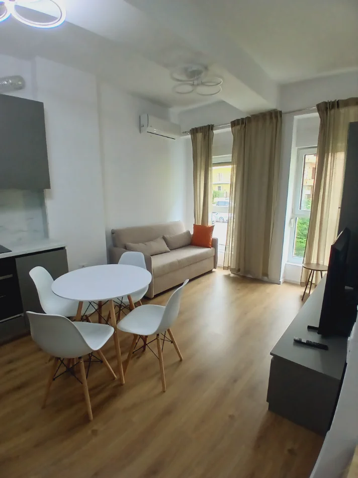 Tirane, jepet me qera apartament 1+1+Ballkon Kati 3, 53 m² 
