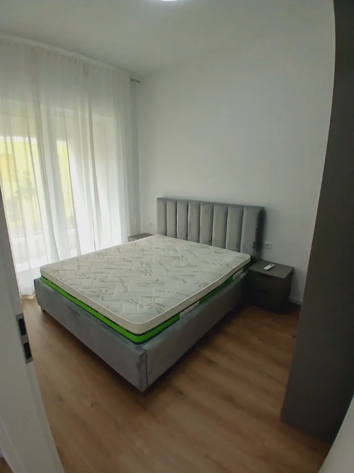 Tirane, jepet me qera apartament 1+1+Ballkon Kati 3, 53 m² 