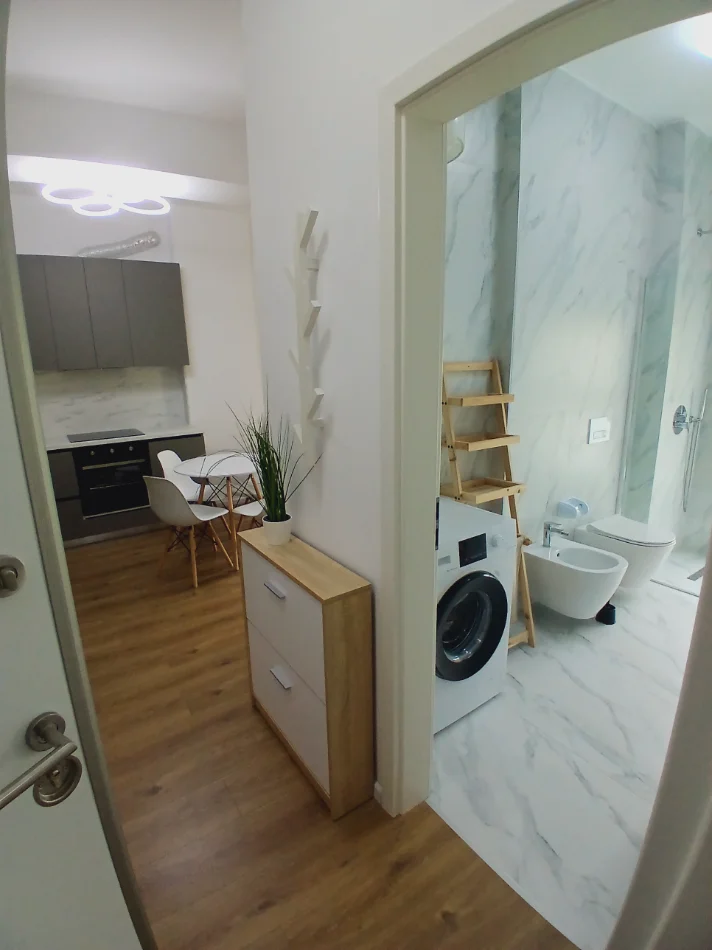 Tirane, jepet me qera apartament 1+1+Ballkon Kati 3, 53 m² 
