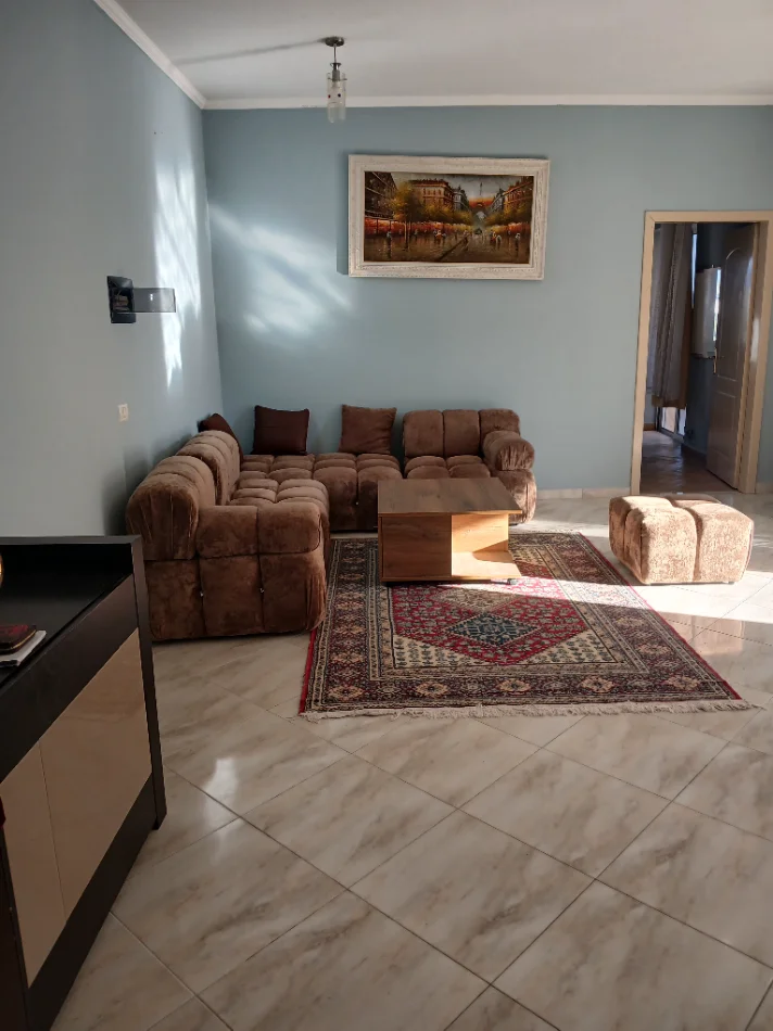 Tirane, jepet me qera apartament 1+1+Ballkon Kati 2, 90 m² 450 € 