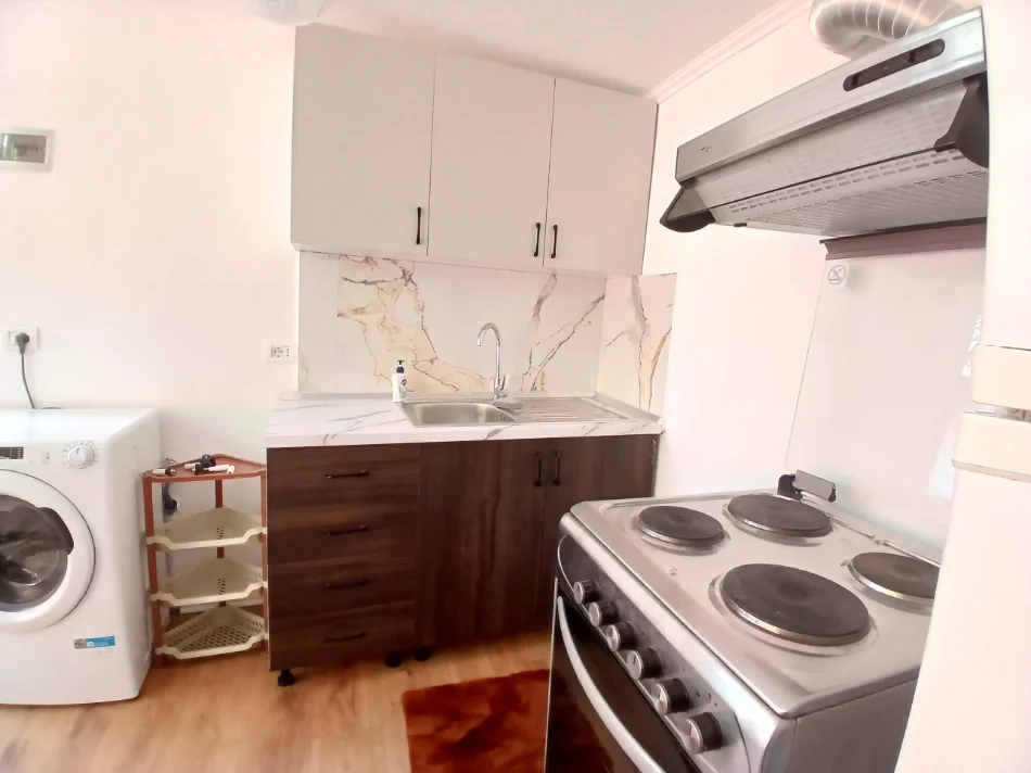 Tirane, jepet me qera apartament 1+1+Aneks Kati 1, 80 m² 400 € (Naim frasheri)