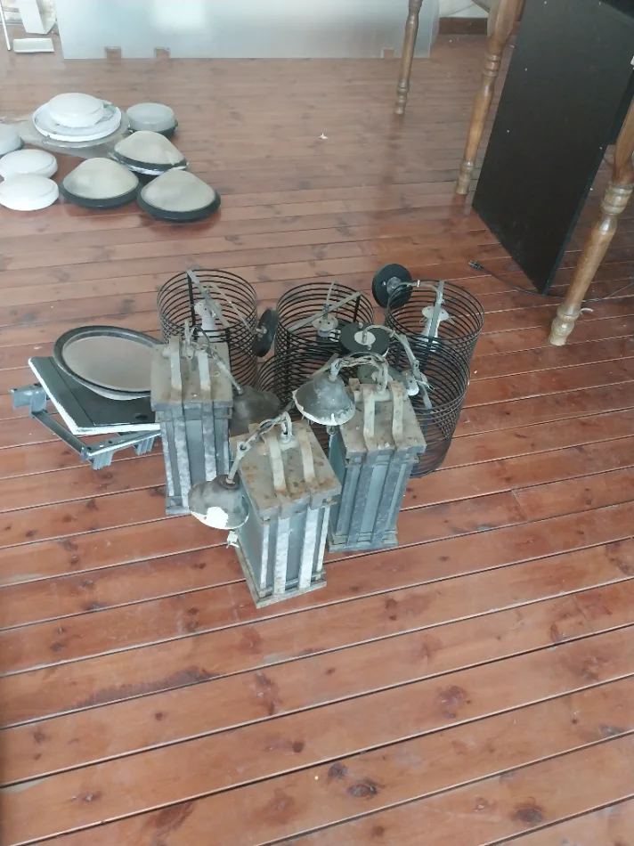 Tirane, shes Abazhur | ndricues | llampa OKAZION. MBYLLET HOTEL GOLEM. SHITEN 130 AMBAZHURE TË NDRYSHËM TË JASHTËM&amp;BRENDSHLM= 5€ - 10€/copa
