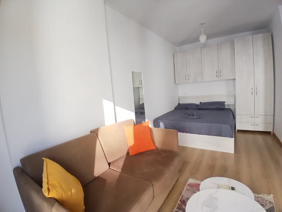 Tirane, jepet me qera apartament 1+1 Kati 6, 40 m² 370 € (Rruga e dibres)