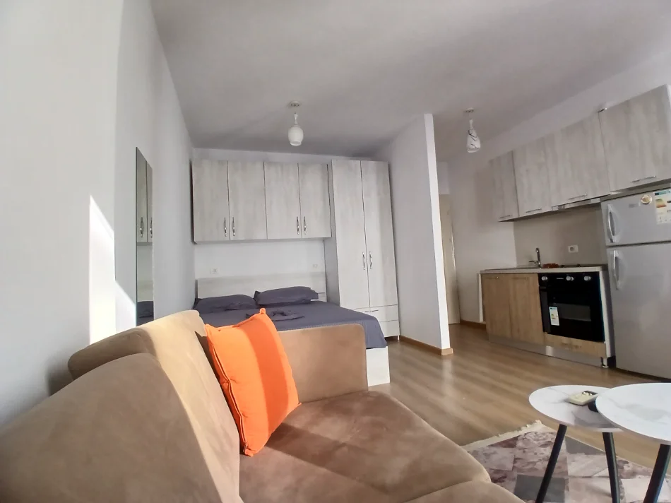 Tirane, jepet me qera apartament 1+1 Kati 6, 40 m² 370 € (Rruga e dibres)