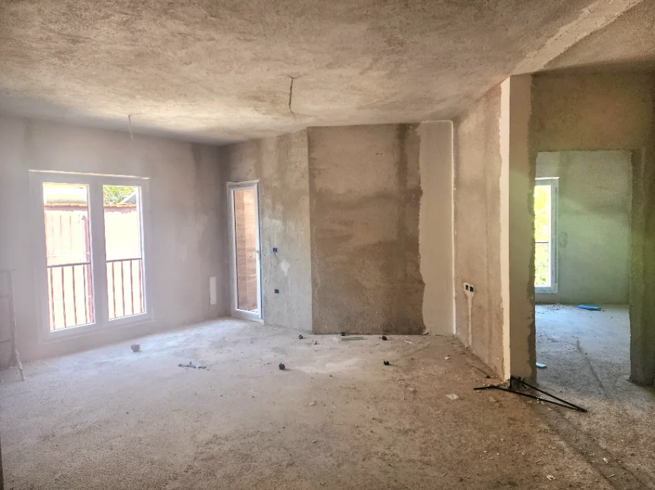 Tirane, shitet apartament 2+1+Ballkon Kati 1, 100 m² 