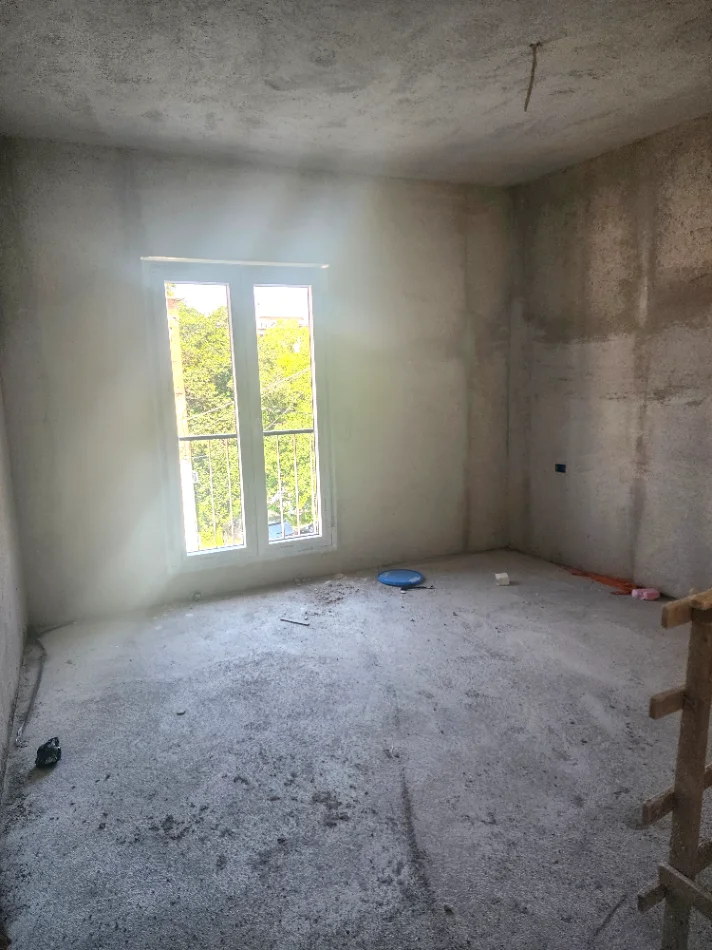 Tirane, shitet apartament 2+1+Ballkon Kati 1, 100 m² 