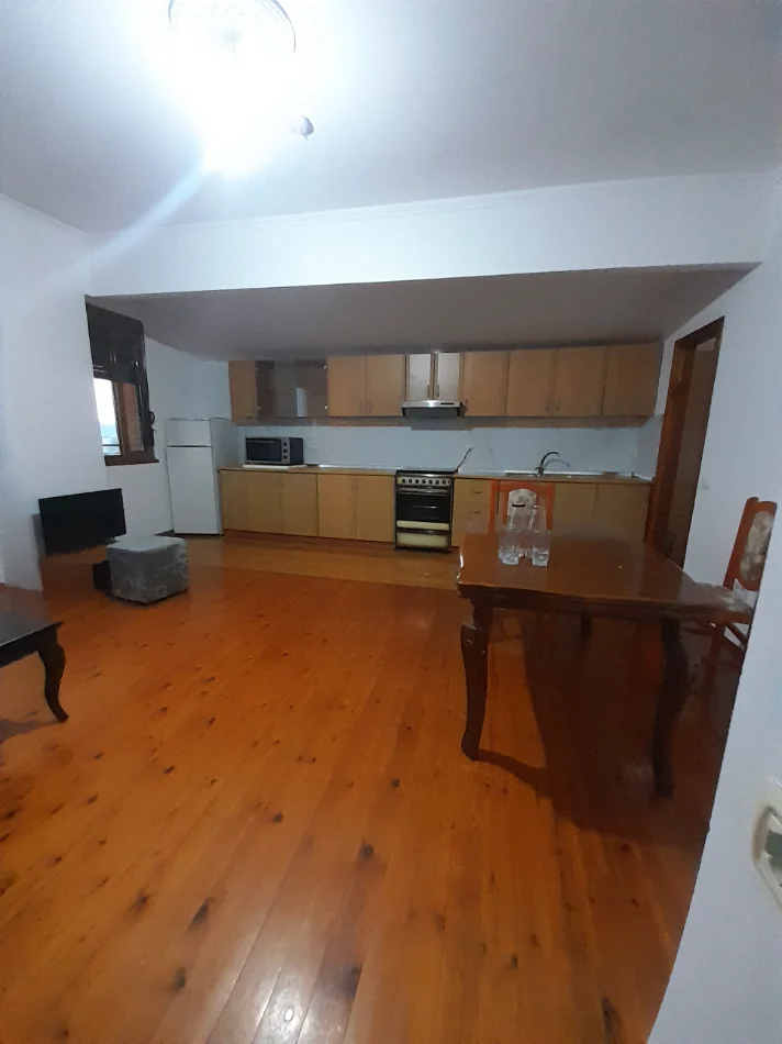 Tirane, jepet me qera Banesë 2+1 Kati 4, Mobiluar, Çmimi 40.000 L(Tek Kodra e Priftit ,Tiranë)