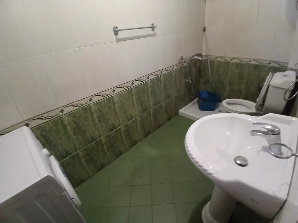Shqiperi, jepet me qera apartament 2+1+Ballkon Kati 1, 80 m² 450 € (BkT)