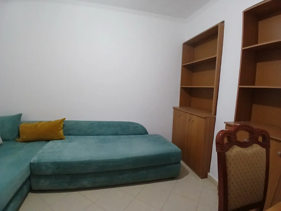 Shqiperi, jepet me qera apartament 2+1+Ballkon Kati 1, 80 m² 450 € (BkT)