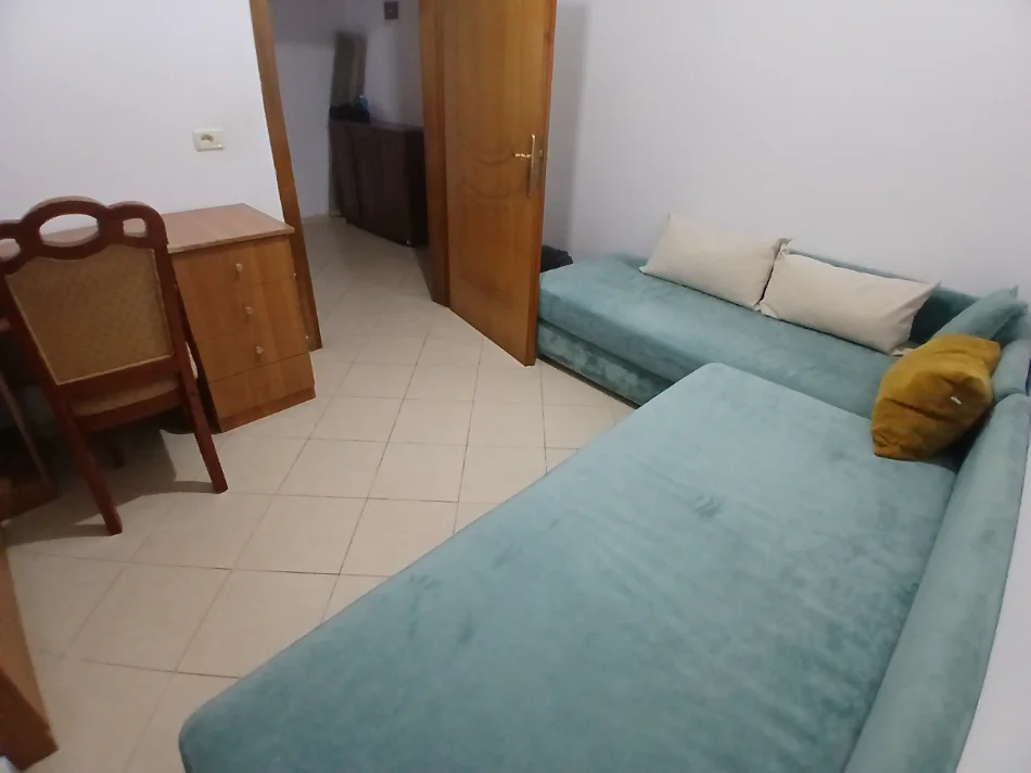 Shqiperi, jepet me qera apartament 2+1+Ballkon Kati 1, 80 m² 450 € (BkT)