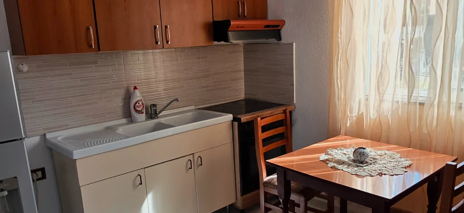 Tirane, jepet me qera shtepi 1+1 , 70 m² 350 € (Hasan Meniku)