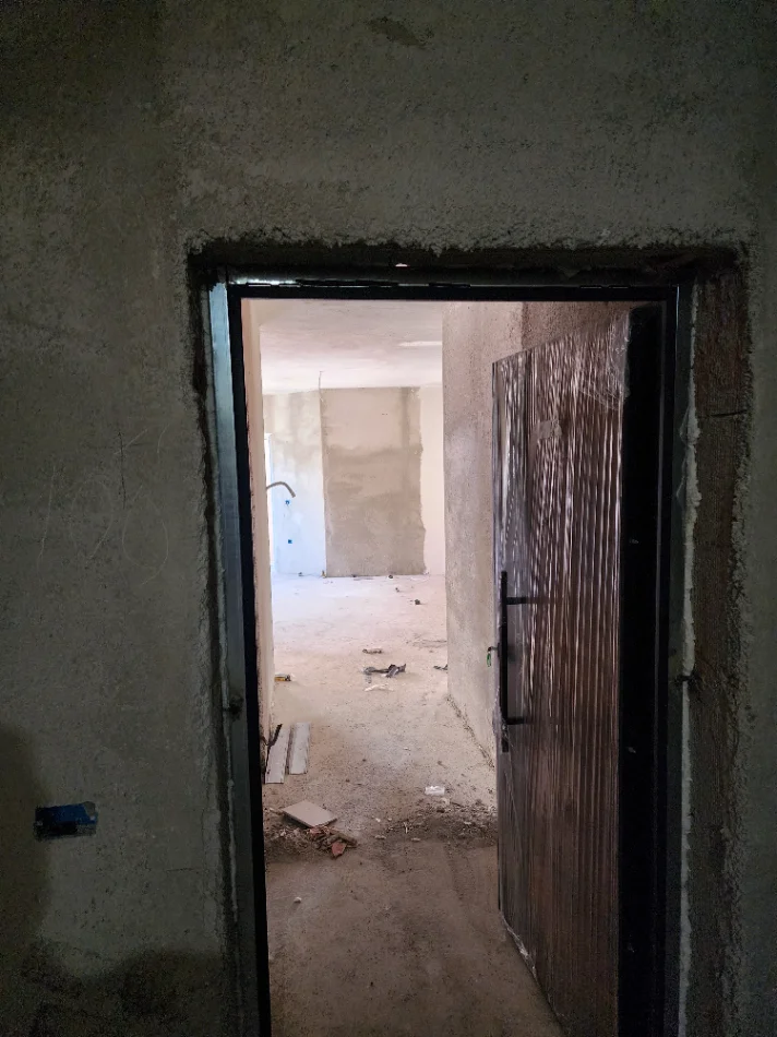 Tirane, shitet 2+1+Ballkon Kati 1, 100 m² 