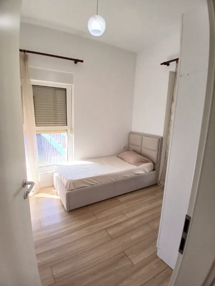 Tirane, Liste me oferta apartament 2+1+Ballkon Kati 4, 76 m² 