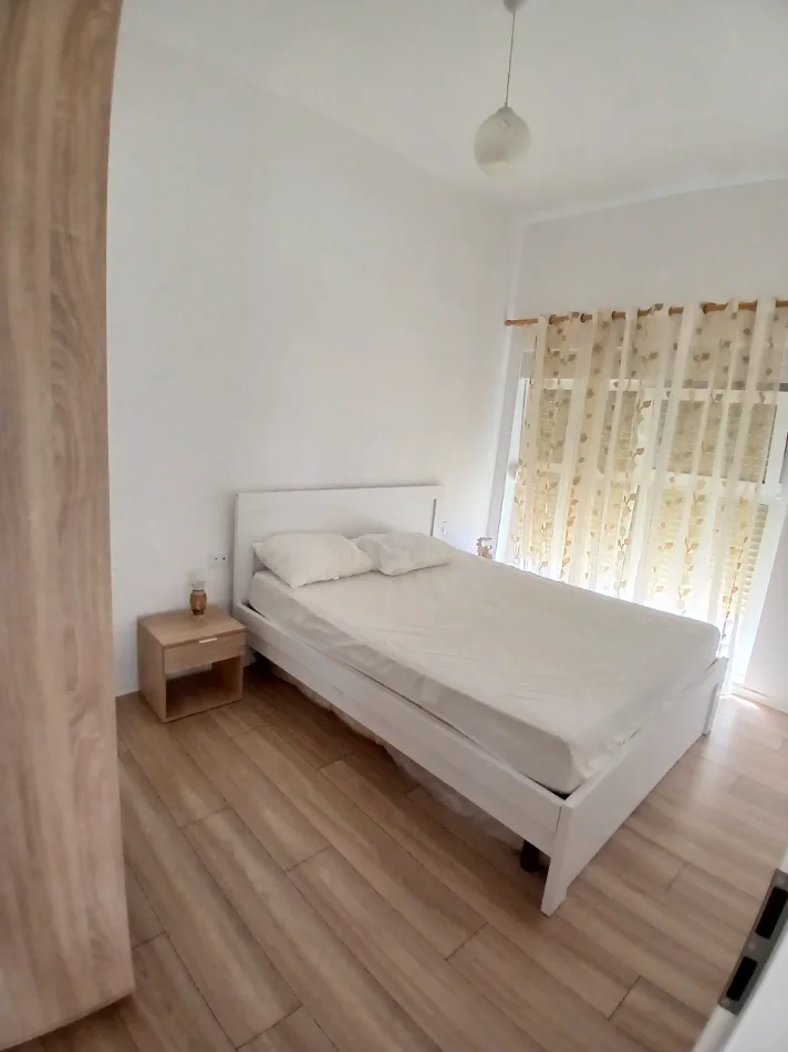 Tirane, Liste me oferta apartament 2+1+Ballkon Kati 4, 76 m² 